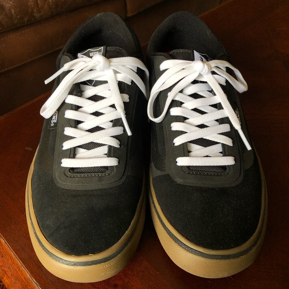 VANS OLD SCHOOL BLACK / WHITE / TAN MENS 8- NEW